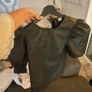 Skinn topp - Svin snygg skinn topp endast testad nypris 400kr