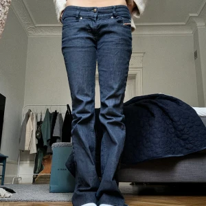 Snygga diesel jeans😍 - Säljer dessa jätte snygga diesel jeans i väldigt bra skick! Säljer för har många liknande🙁 storlek 36/38 och långa för mig som är 167