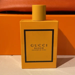 Gucci Bloom-Profumo Di Fiori - Eau de Parfum från Gucci 90% kvar. Har stått mörkt och svalt. Ca.3 mån
