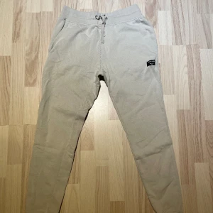Björn Borg sweat pant - Björn Borg sweat pant i stl. S. Knappt använda och inga tecken på det heller.   Frakt ingår inte i priset.