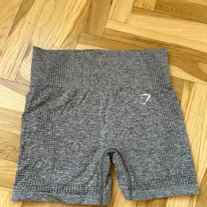 Shorts från gymshark, använt fåtal gånger, stl S. Nypris 499.