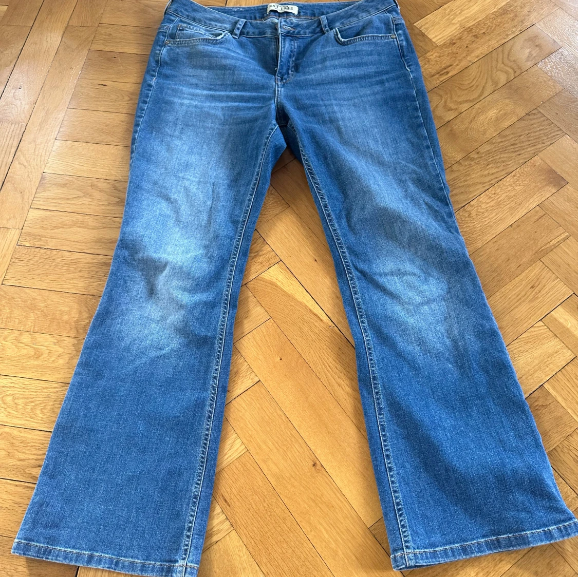 Lågmidjade bootcut jeans