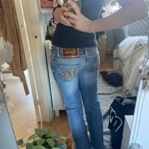 Roberto Cavalli jeans - Strl 29, bra skick, använda några gånger, ordinarie pris: runt 1000kr