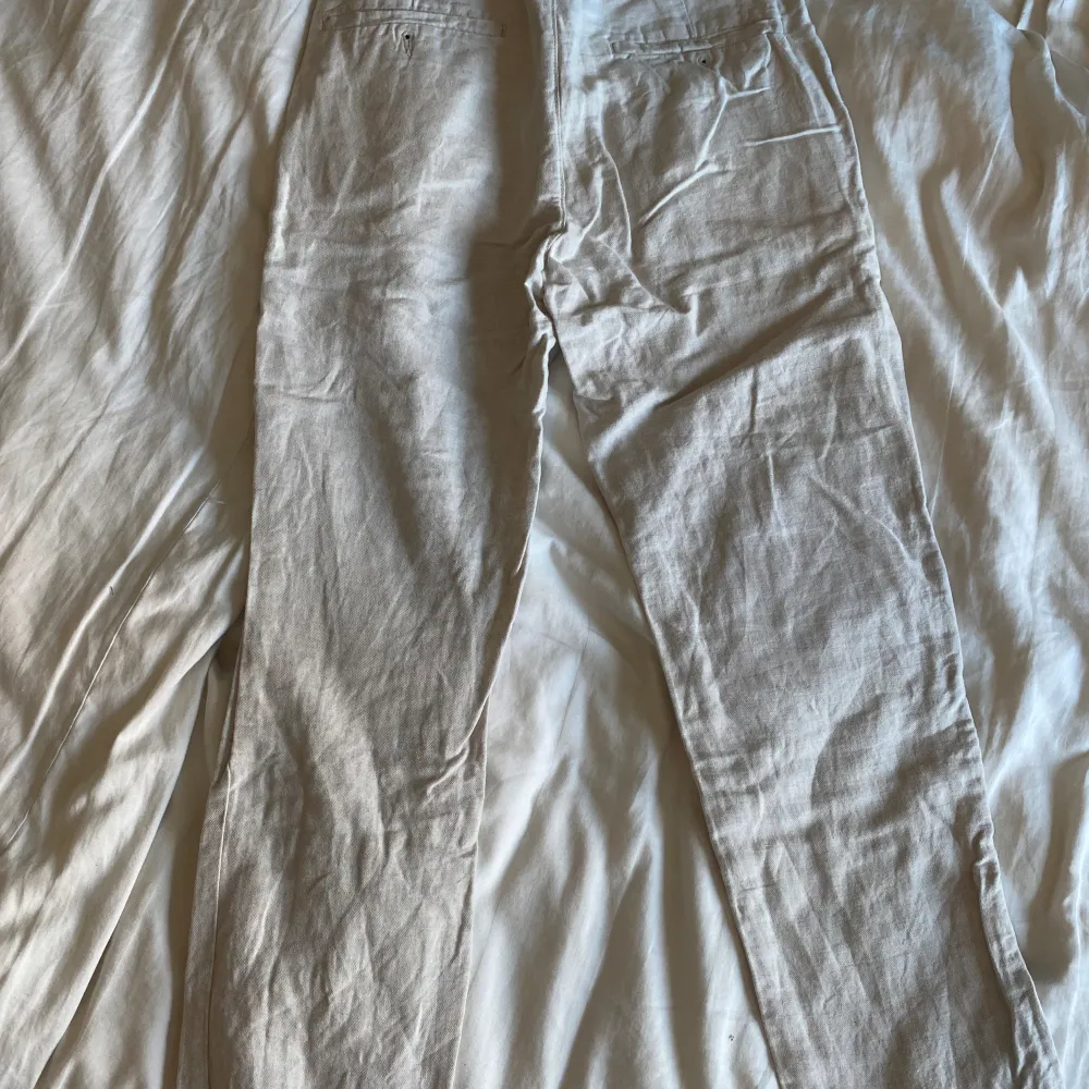 Perfekt skick och oanvändbar inför sommaren, Benjamin ingrosso spillde hollandaisesås på dem förra sommarn. Jeans & Byxor.