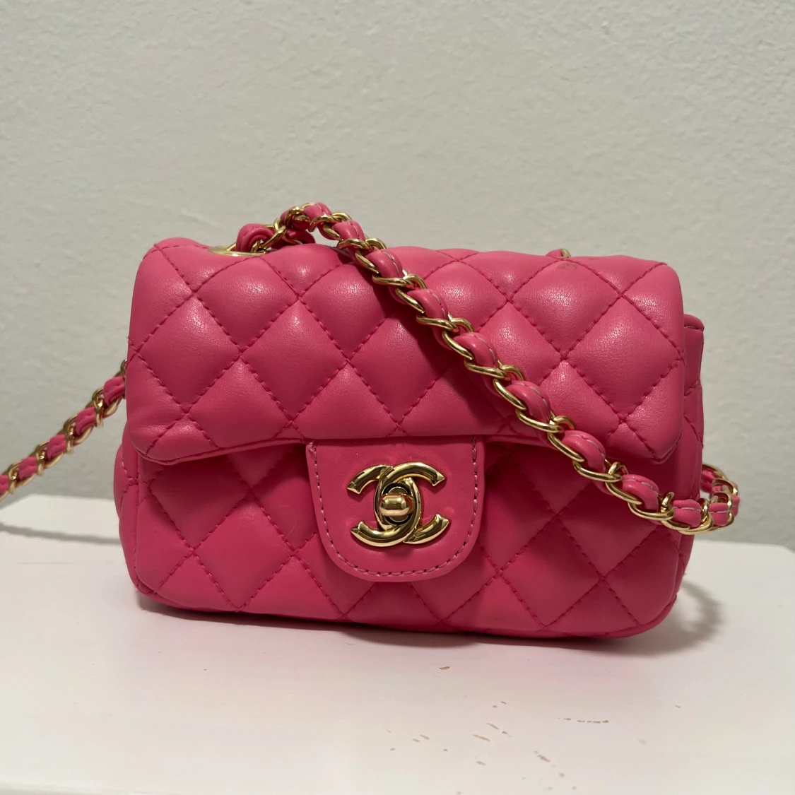 Elegant tidlös rosa mini väska 