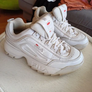 Fila skor - Fint använt skick! Inget vidare slitage. Nyputtsade!