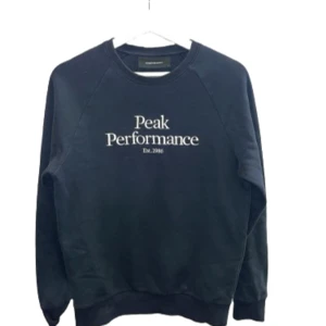 Peak Performance Sweatshirt - Säljare nu denna snygga sweatshirt. Hör av dig vid frågor