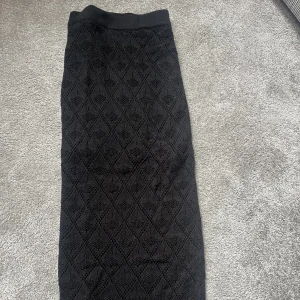 Långkjol - Svart långkjol från Gina Tricot, använd få gånger!