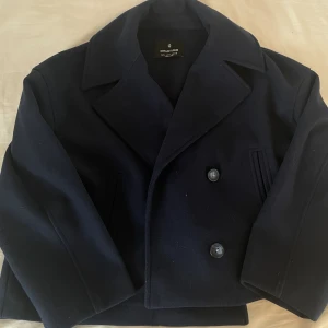 SOFT WRAP - Blazer - Dark blue - Trendig Vårjacka, Otroligt skön att ha på sig.   Jag beställde en storlek för stor.. Den är helt ny, tog bort lappen innan jag testa :(