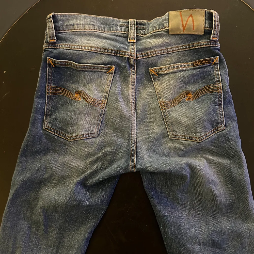 Tja säljer dessa nudie jeans i storlek 28/32 modellen heter Tilted Tor och sitter något mindre.  Perfekta jeans med hög kvalitet! Bara höra av sig vid funderingar eller eventuella frågor.. Jeans & Byxor.