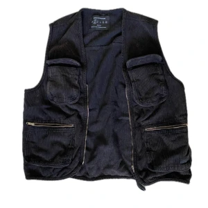 Väst - URBAN  - Väst från Urban outfitters - storlek S. 