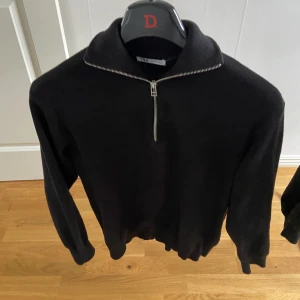 Zara half zip - En half zip från Zara. St S