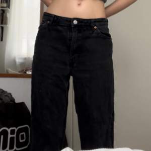 Vida midwaist svarta jeans från monki