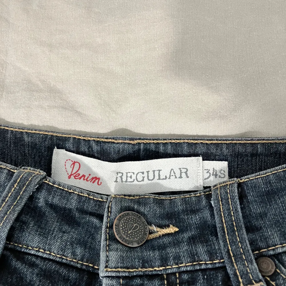 Gråblåa lågmidjade jeans i strl 34💞. Jeans & Byxor.