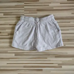 Billiga shorts som har bara varit använda en gång 🌷 Perfekta för sommaren 🌷 Kolla gärna in min profil för fler billiga kläder! Kan sälja i bundles 💗