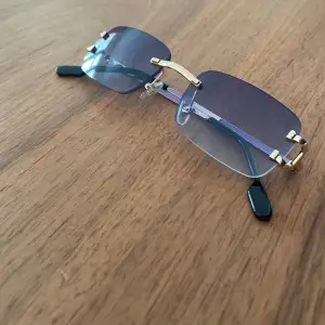 Ett par riktigt schyssta solglasögon som inte är använda