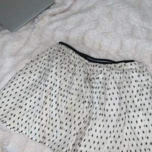 Kjol - Säljer denna super fina kjol. Knappast använd. Hör av er! 🫶🏼💕