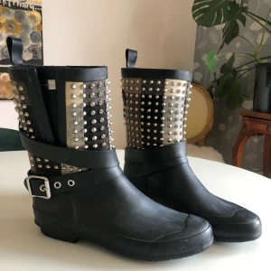 Burberry stövlar  - Fint skick, knappt använda. Original kartong, köpta på Jackie.