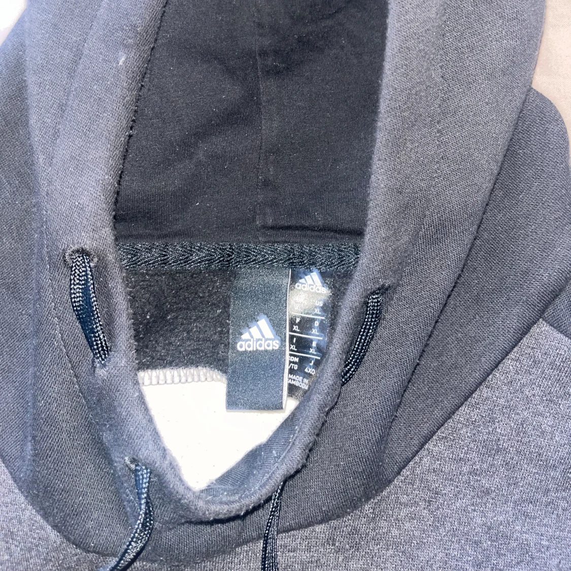 Adidashoodie storlek XL - 91