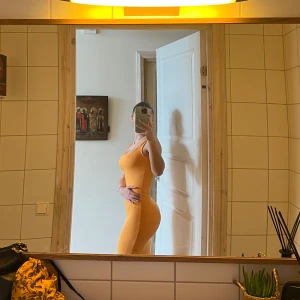 Tajt klänning  - Jättesnygg figursydd klänning