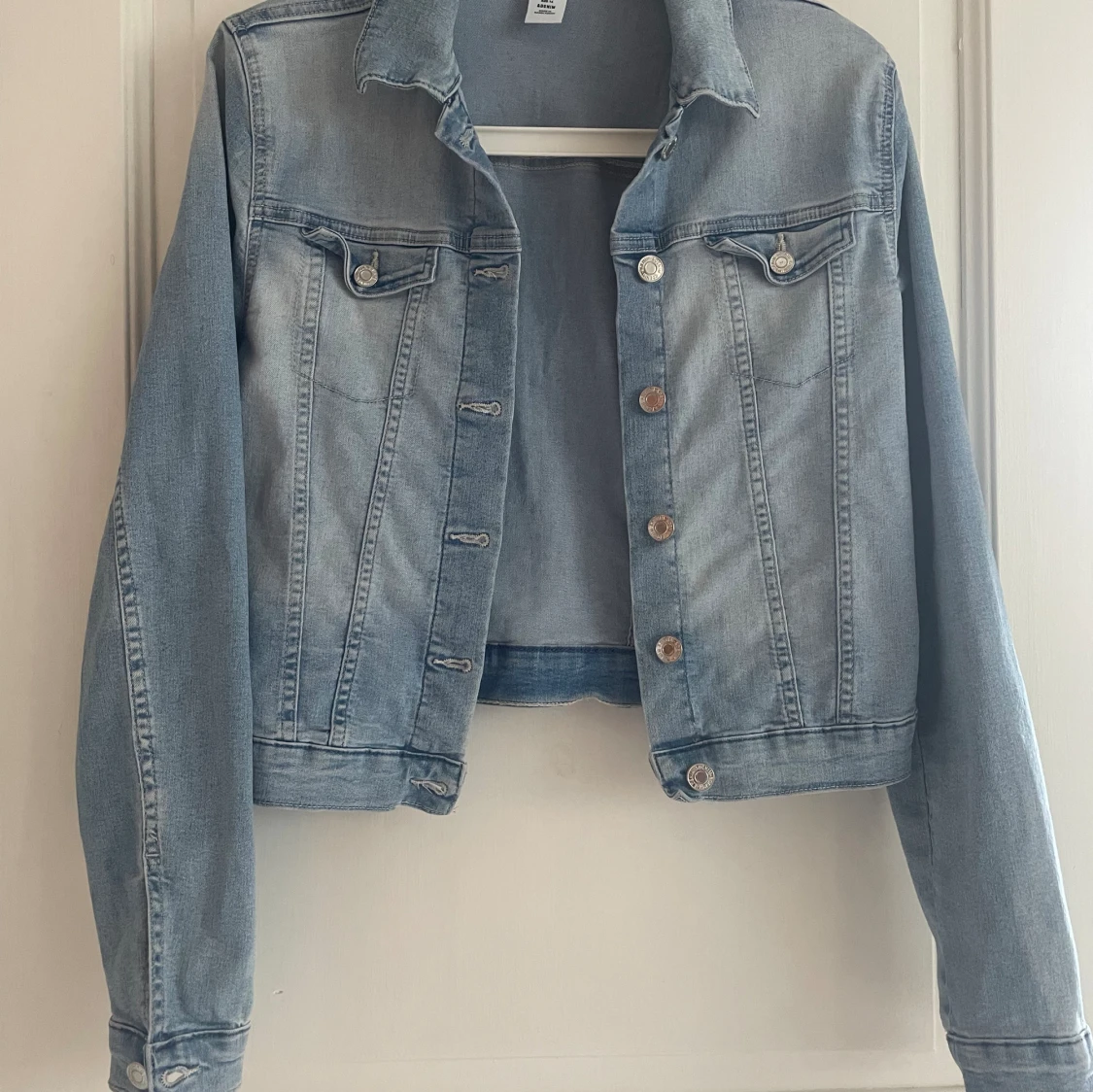 blå jeansjacka