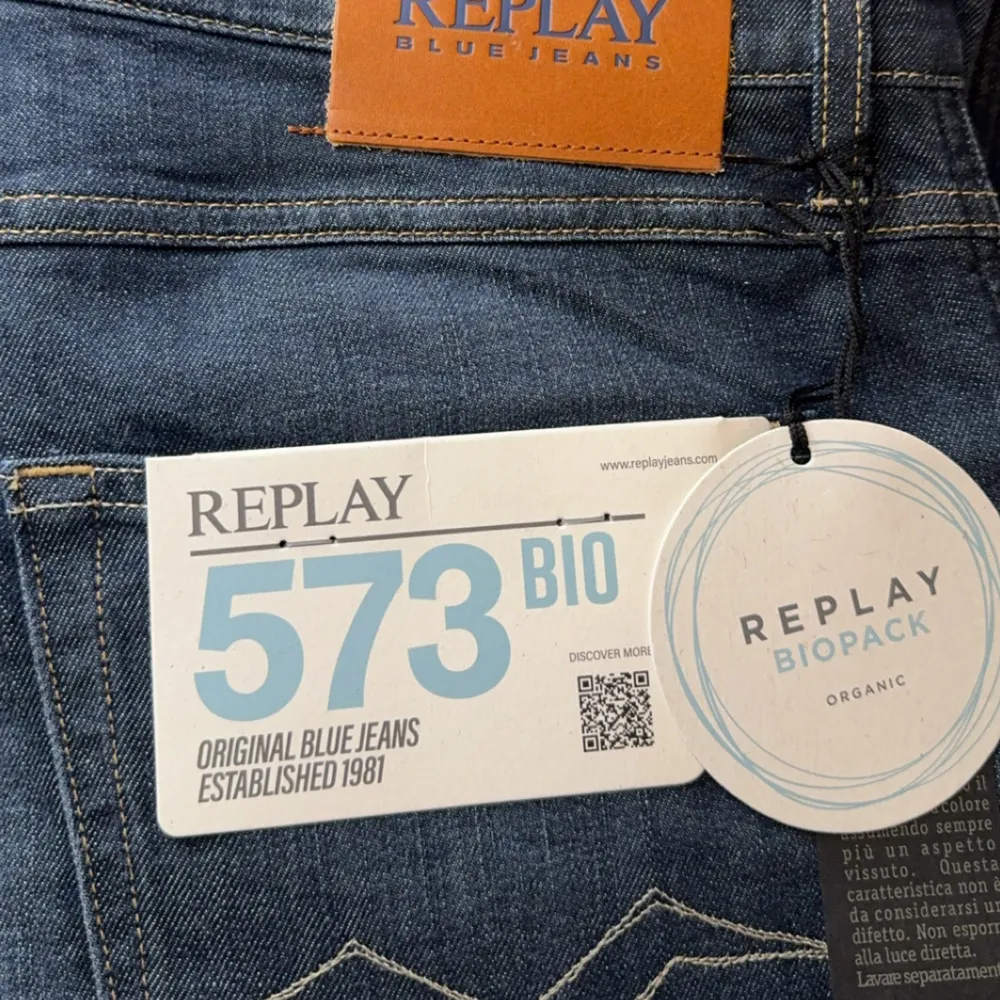 Replay jeans som är helt nya skick 10/10. Tags och allt sitter kvar ! 🔥 Köpta för 1799kr. Skriv vid minsta lilla fundering 👍. Jeans & Byxor.