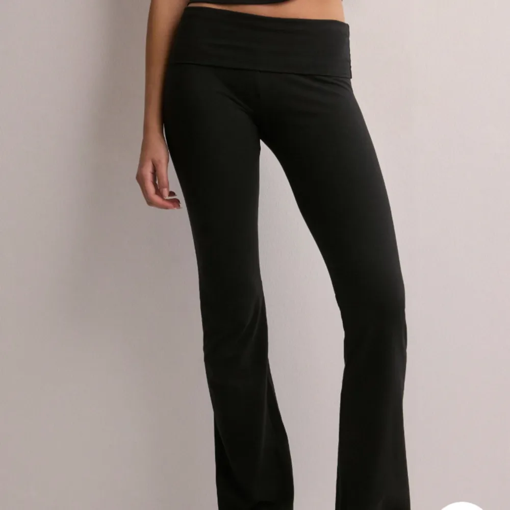 Fint skick på dessa svarta yoga pants från Nelly i storlek XXS.. Jeans & Byxor.