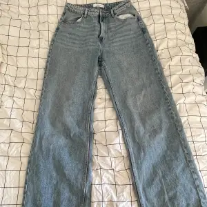 Jeans i storlek 42 säljer då dom är förstora. Bra skick 