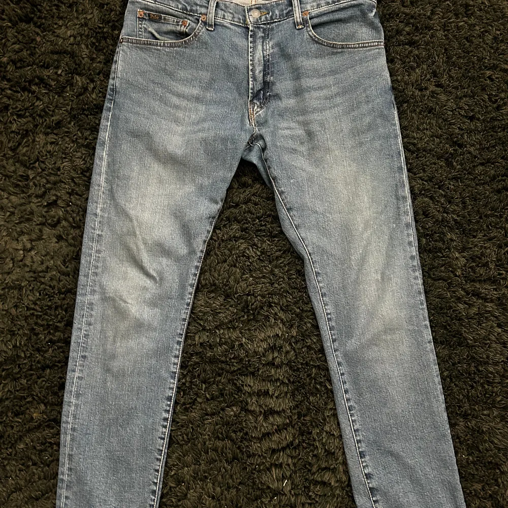 Riktigt snygga Ralph Jeans 👖  Inga fel, smuts eller hål! Riktigt bra skick😮‍💨 storlek 32/30 99% Bommull🐑. Jeans & Byxor.