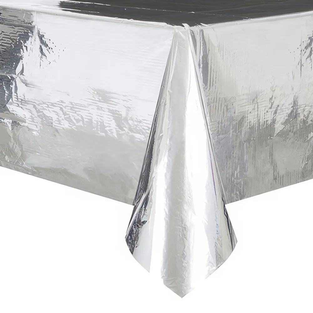 Plastduk Silver Metallic är ett praktiskt, billigt och enkelt alternativ, framförallt för festen där den vanliga bordsduken eller bordet kanske kommer att fördärvas av smuts, spill och slit. Du kan såklart använda en plastduk både en eller flera gång. Övrigt.