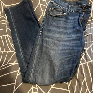 Ett par tvärfeta jeans som jag tyvärr växt ur, kontakta gärna vid frågor. Pris kan diskuteras!💸🍾💸🍾💸🍾