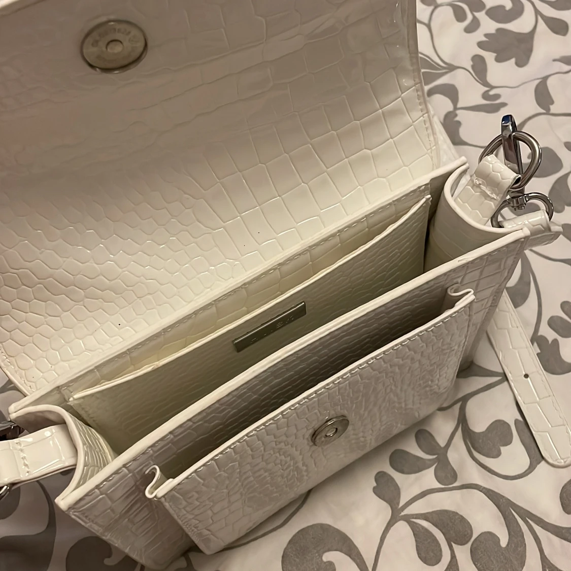 Vit axelbandsväska  - 90