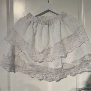 Jätte fin kjol !❤️ perfekt till sommaren❤️ använd fåtal gånger ❤️