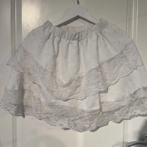 Kjol - Jätte fin kjol !❤️ perfekt till sommaren❤️ använd fåtal gånger ❤️