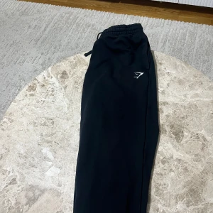  Gymshark byxor - Utsläppta Gymshark byxor i storlek M, knappt använda och i nytt skick