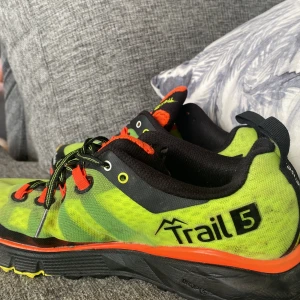 Trail skor st 40/41 - Skor för skogen  Nypris 800 Mitt pris 450 Skick 7/10