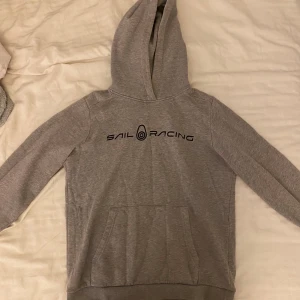 Sail racing hoodie - Finns tecken på användning men fint skick
