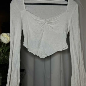 Vit tröja  - Söt långärmad tröja från Shein.