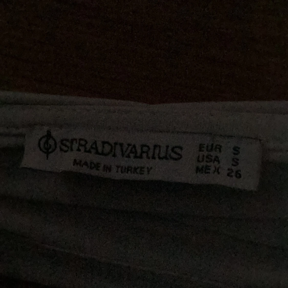 vit topp med öppen rygg - 91