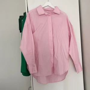 rosa skjorta strl M - oanvänd!