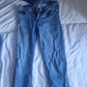 Dressman jeans i storlek L31 W30 nypris 800kr mitt pris 340kr. Slim fit säljer för att de är för små. De var riktigt nice när jag använde dom
