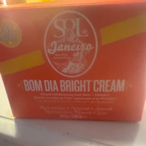 Sol de janiero cream 240 ml , helt Ny nr 40 - Helt ny sol de janiero oöppnad cream , 240 ml  Nr 40 Finns i Åmål kan skickas   250