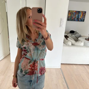 Topp - Somrig topp, bra skick. 