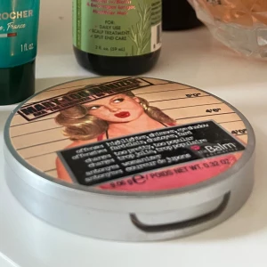 Mary Louminizer The balm high lighter - Bra skick jättefin hightligther. 70kr köp allt på bilden för 300kr ( Kerastase ingår ej i det paketet och inte den svarta produkten ). 