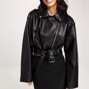 Gina tricot bikerjacka - Amalia Bikerjacket från Gina tricot. Fint skick storlek XS. Nypris 699