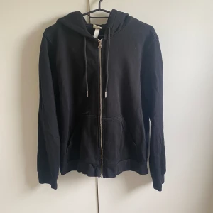 Hoodie - Svart hoodie som aldrig används längre