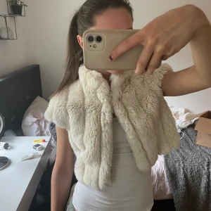Pälsbolero - Somrig och härlig bolero i fluffigt material💖