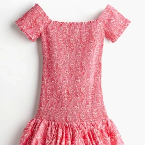 Hm klänning SÖKER - Söker denna klänning från HM i xs eller s hör gärna av er om ni säljer💕