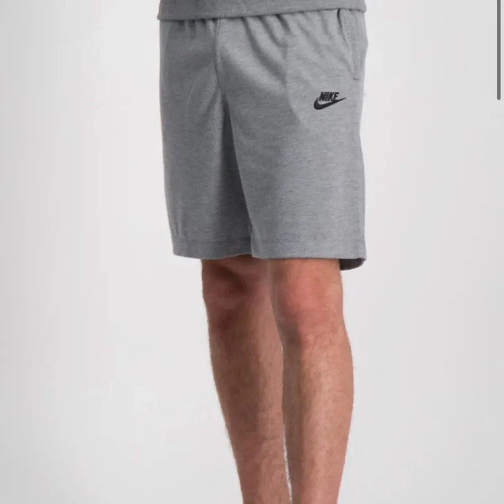 super sköna mjukis shorts ifrån nike använd cirka 5 gånger nyskick köpt för 350 säljer för 200 . Shorts.