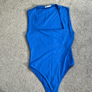 Zara topp - Zara blå topp, storlek M men passar även till de som har storlek S